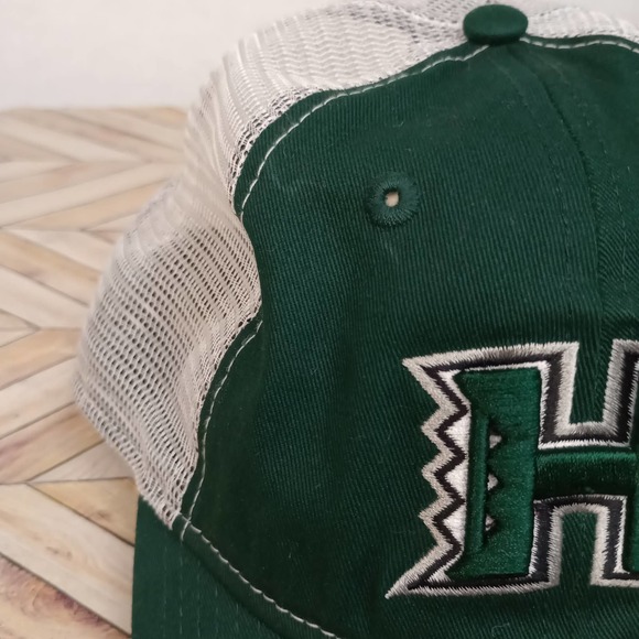 9Twenty NCAA University of Hawaii Rainbow Warriors Mesh Adjustable Cap Hat - Picture 3 of 5